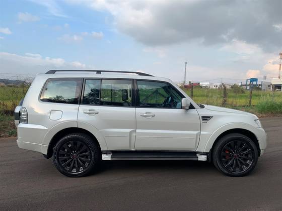 MITSUBISHI PAJERO FULL 3.2 HPE 4X4 16V TURBO INTERCOOLER DIESEL 4P AUTOMÁTICO